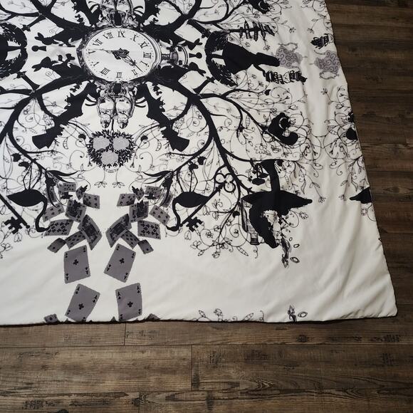 Alice in Wonderland Queen Duvet Cover black and white. Back is plain white. - Picture 5 of 7